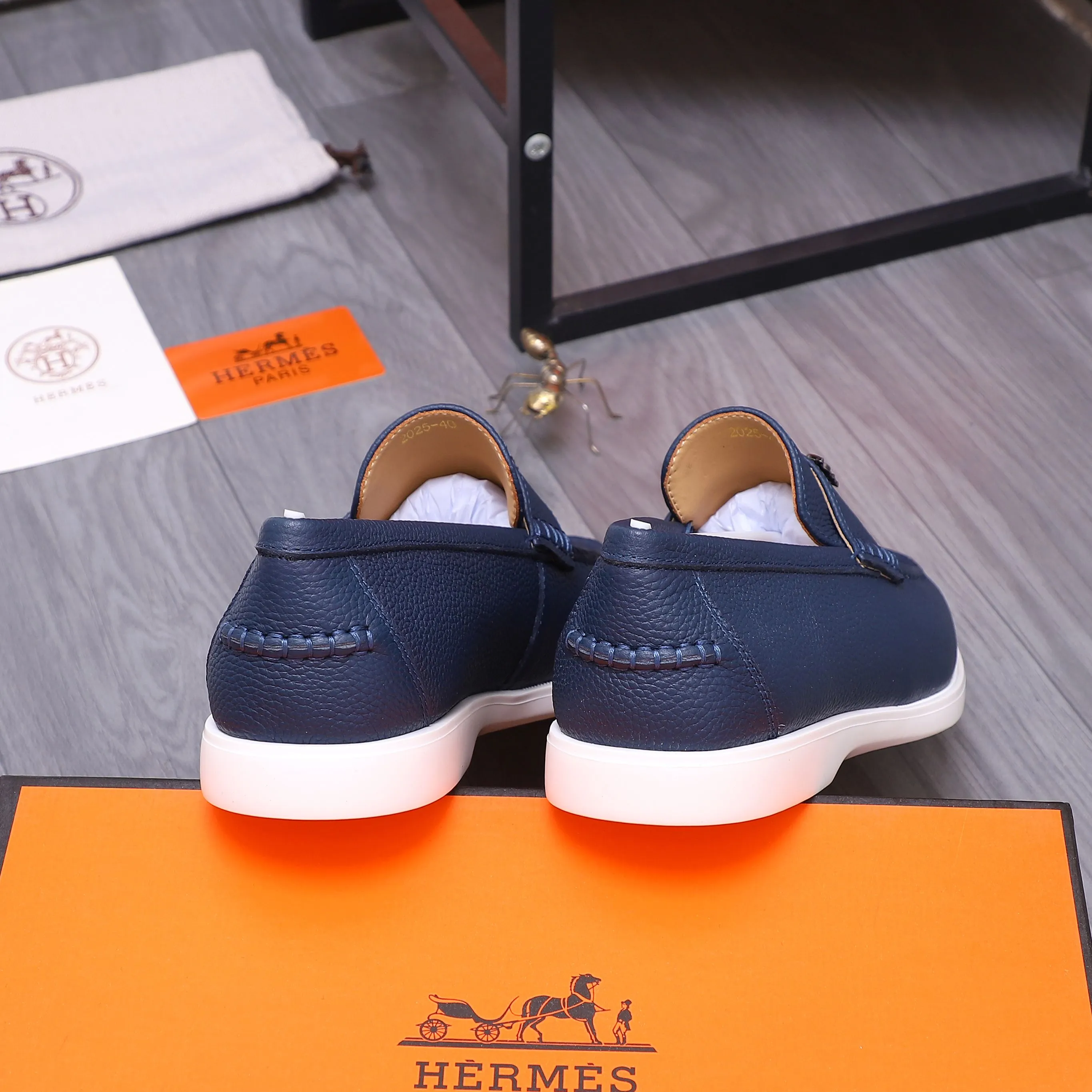 Men's shoes 💰p560 Product trademark: HERMES "Hermes" casual slip-on men's shoes. Regular size: 38-46 (45.46 is custom-made and non-returnable) Product materials: Selected pebbled cowhide upper, cowhide lining, original foam rubber ultra-light sole